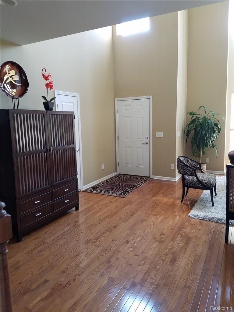FRONT DOOR ENTRY.jpg