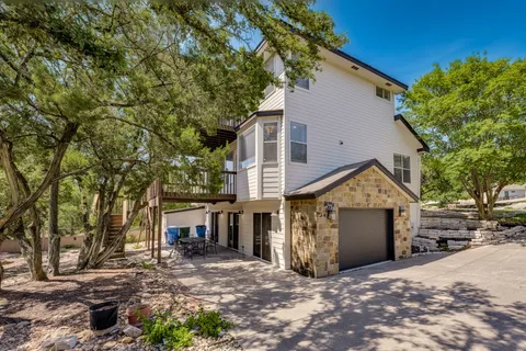 $750,000 | 704 Deckhouse Drive, Lago Vista, TX 78645