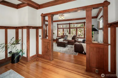 $1,575,000 | 4323 Sunnyside Avenue North, Seattle, WA 98103