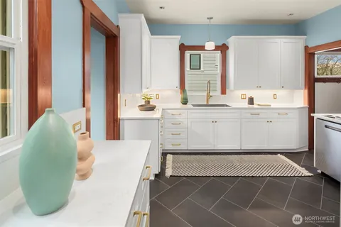 $1,575,000 | 4323 Sunnyside Avenue North, Seattle, WA 98103