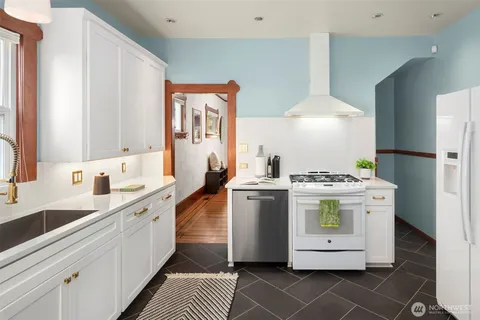 $1,575,000 | 4323 Sunnyside Avenue North, Seattle, WA 98103