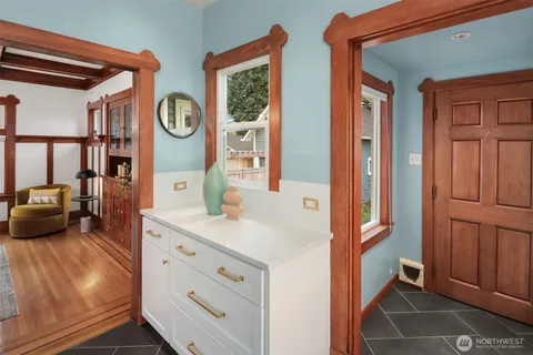 $1,575,000 | 4323 Sunnyside Avenue North, Seattle, WA 98103