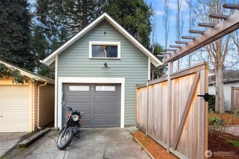 $1,575,000 | 4323 Sunnyside Avenue North, Seattle, WA 98103