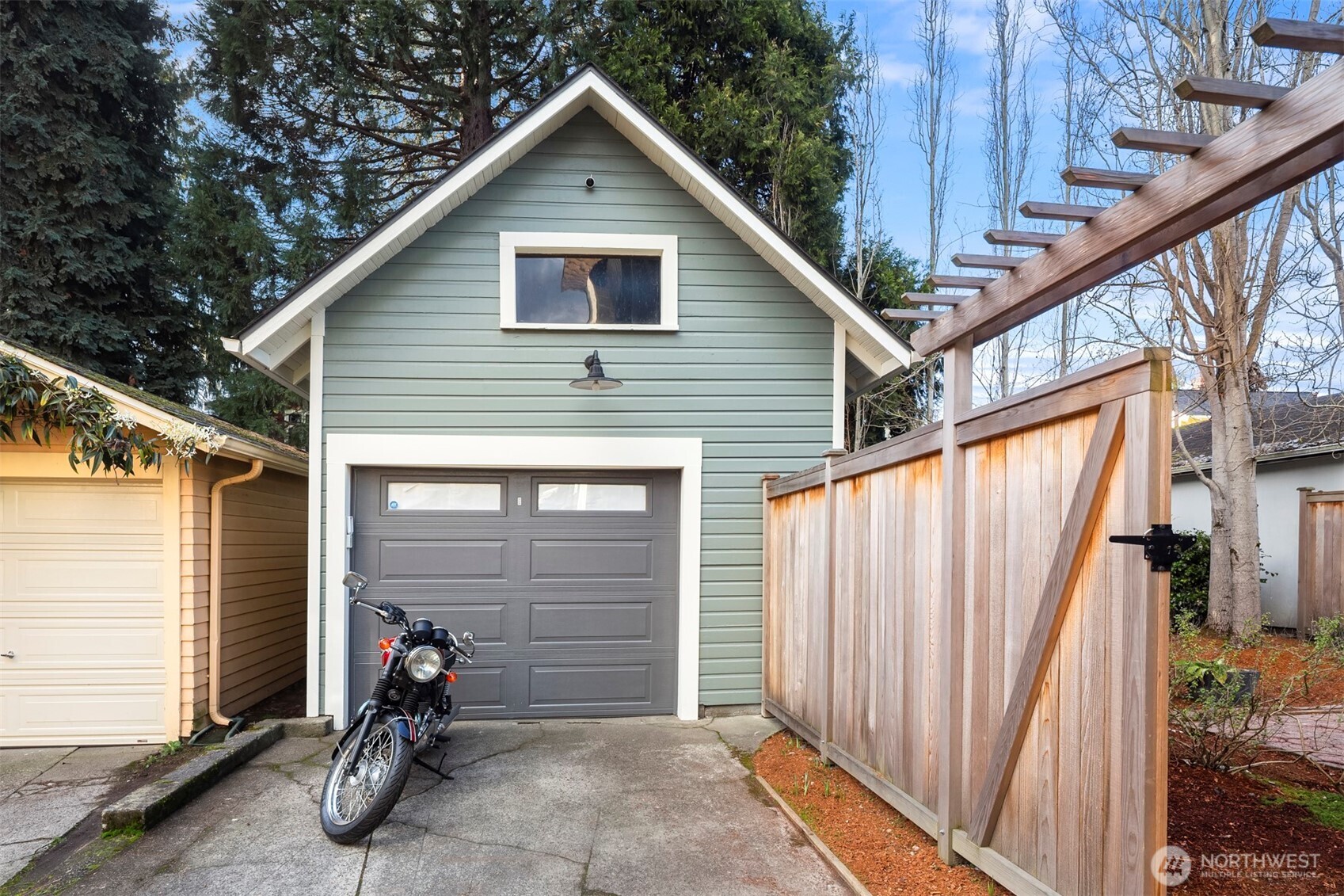 4323 Sunnyside Avenue North Seattle, WA 98103 - Photo 35 of 40