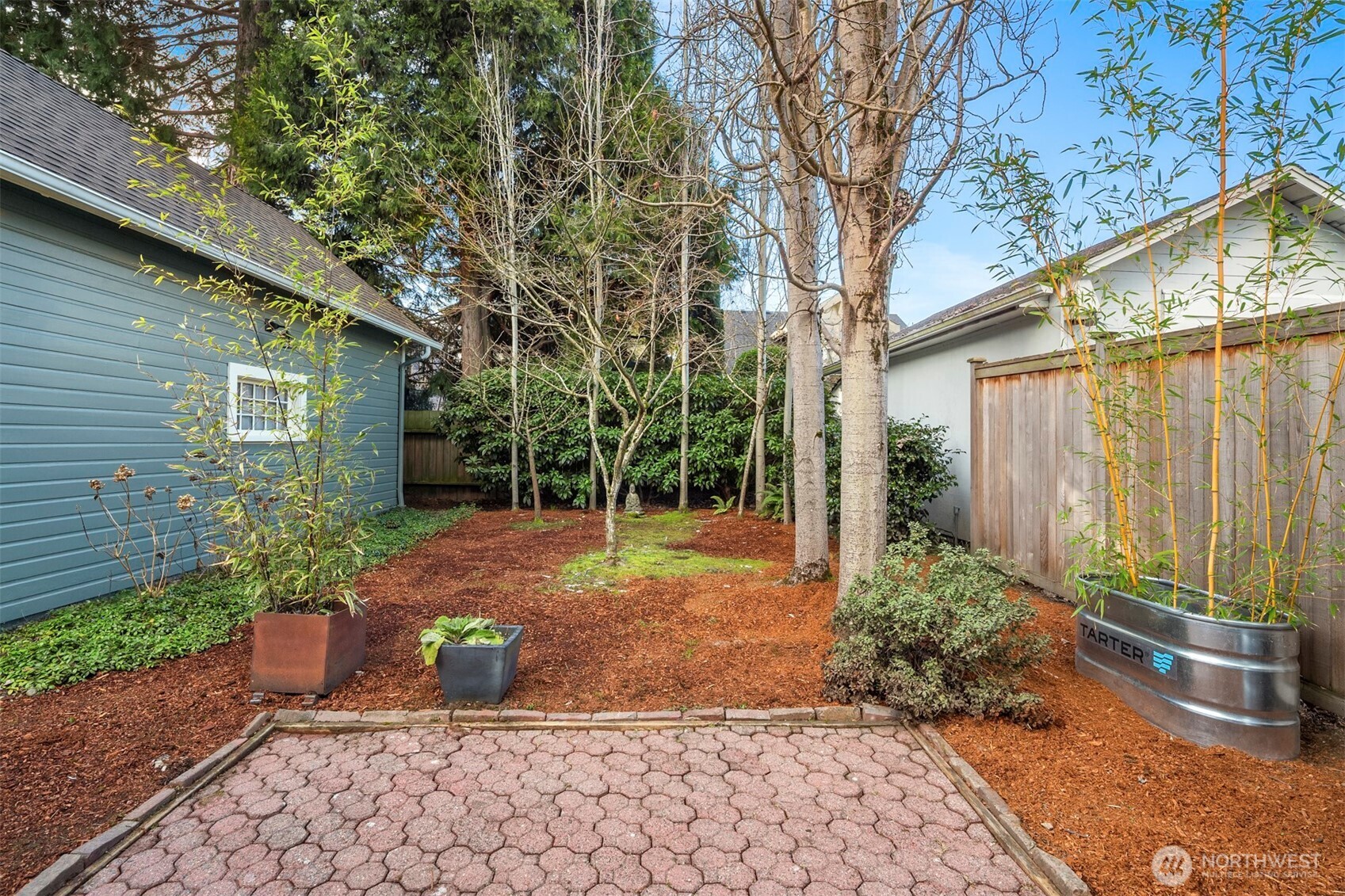 4323 Sunnyside Avenue North Seattle, WA 98103 - Photo 36 of 40