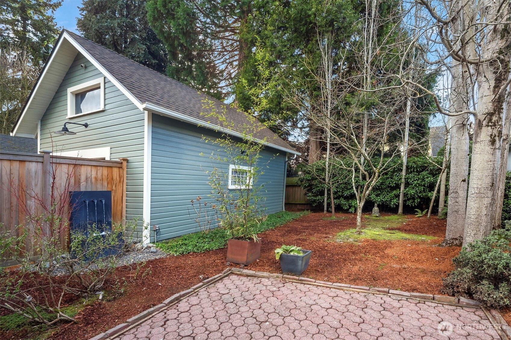 4323 Sunnyside Avenue North Seattle, WA 98103 - Photo 38 of 40