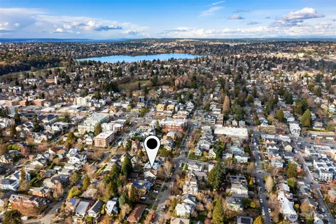 $1,575,000 | 4323 Sunnyside Avenue North, Seattle, WA 98103
