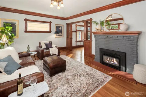 $1,575,000 | 4323 Sunnyside Avenue North, Seattle, WA 98103