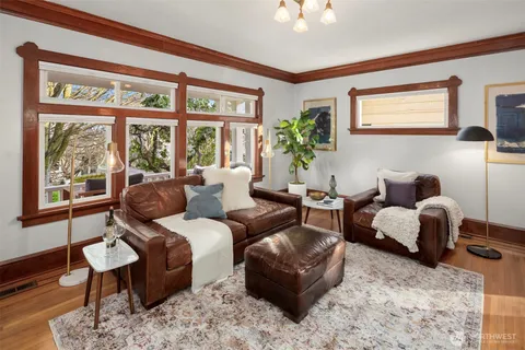 $1,575,000 | 4323 Sunnyside Avenue North, Seattle, WA 98103