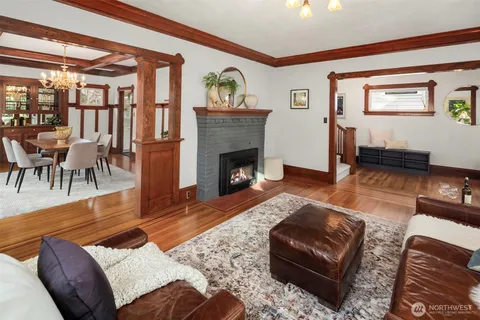 $1,575,000 | 4323 Sunnyside Avenue North, Seattle, WA 98103