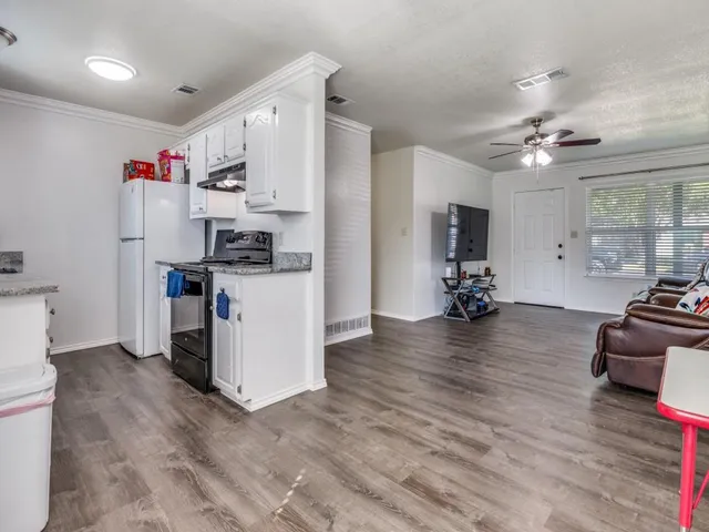 $2,000 | 210 Myrtle Avenue, Waxahachie, TX 75165