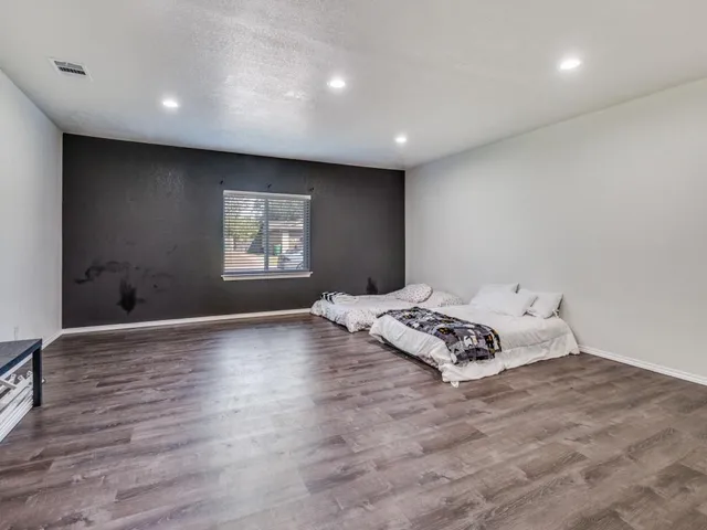 $2,000 | 210 Myrtle Avenue, Waxahachie, TX 75165