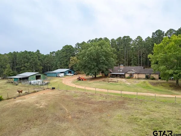 $885,000 | 19418 County Road 4125, Lindale, TX 75771