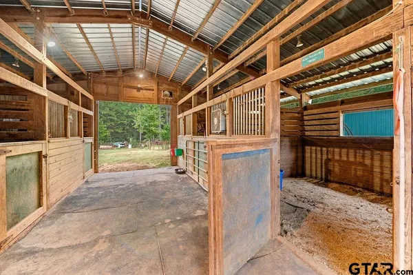 $885,000 | 19418 County Road 4125, Lindale, TX 75771