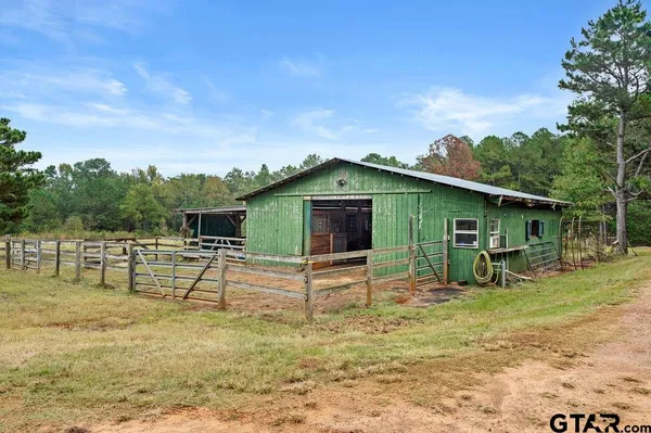 $885,000 | 19418 County Road 4125, Lindale, TX 75771