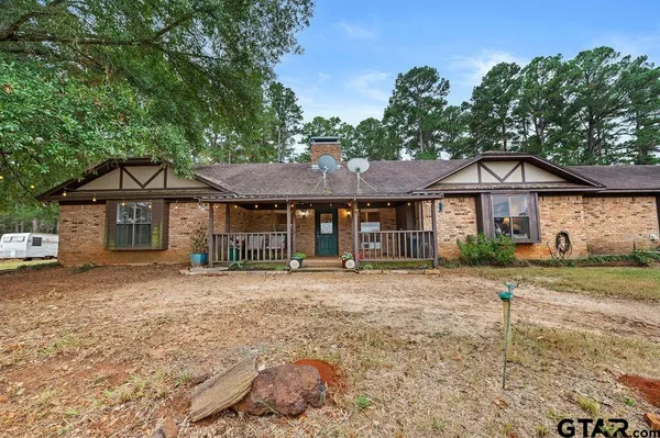 $885,000 | 19418 County Road 4125, Lindale, TX 75771