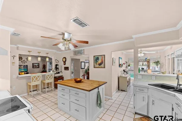 $885,000 | 19418 County Road 4125, Lindale, TX 75771