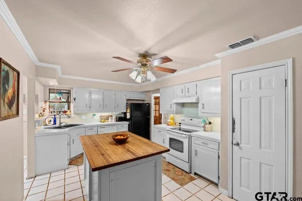 $885,000 | 19418 County Road 4125, Lindale, TX 75771