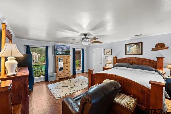 $885,000 | 19418 County Road 4125, Lindale, TX 75771