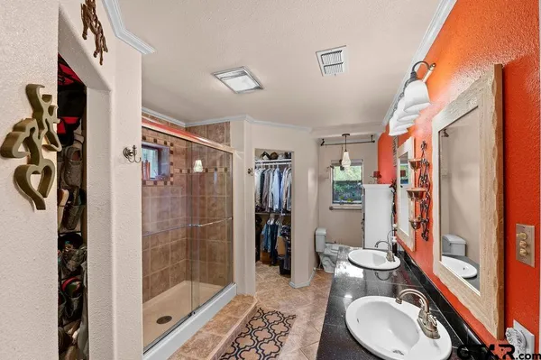 $885,000 | 19418 County Road 4125, Lindale, TX 75771