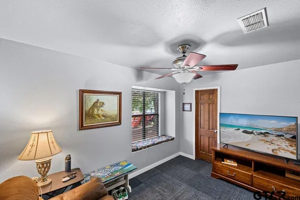 $885,000 | 19418 County Road 4125, Lindale, TX 75771