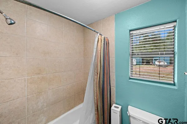 $885,000 | 19418 County Road 4125, Lindale, TX 75771