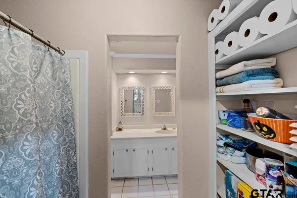 $885,000 | 19418 County Road 4125, Lindale, TX 75771