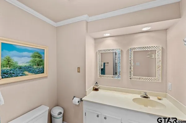 $885,000 | 19418 County Road 4125, Lindale, TX 75771