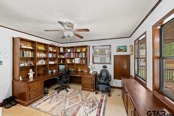 $885,000 | 19418 County Road 4125, Lindale, TX 75771