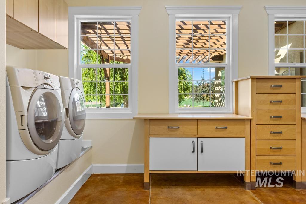 28279 Pearl Road Parma, ID 83660 - Photo 25 of 46 Laundry area with independent washer and dryer and cabinet space