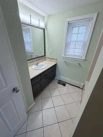 $3,200 | 76 Ode Way, Manchester, NH 03103
