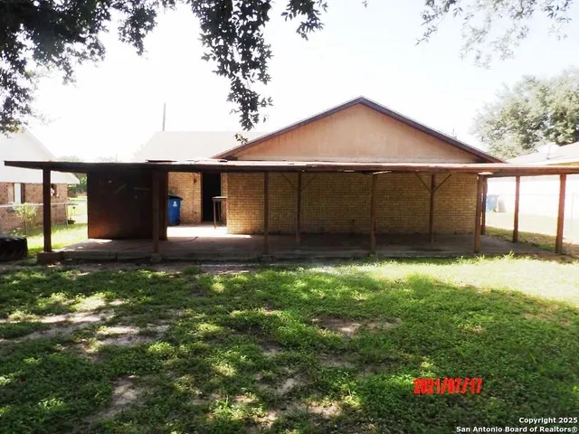 a view of a house with a yard and garage
