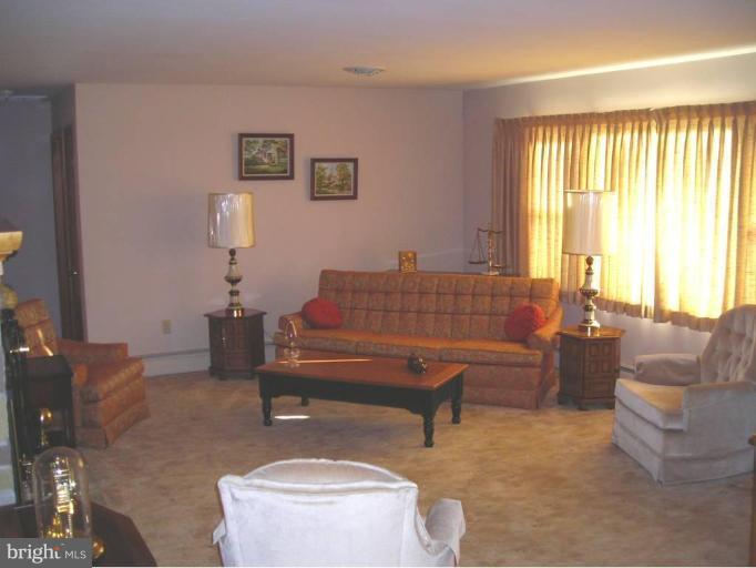 11959 Country Club Road Waynesboro, PA 17268 - Photo 4 of 10 Living Room