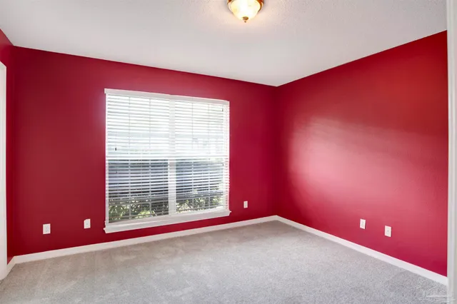 a view of empty room with window