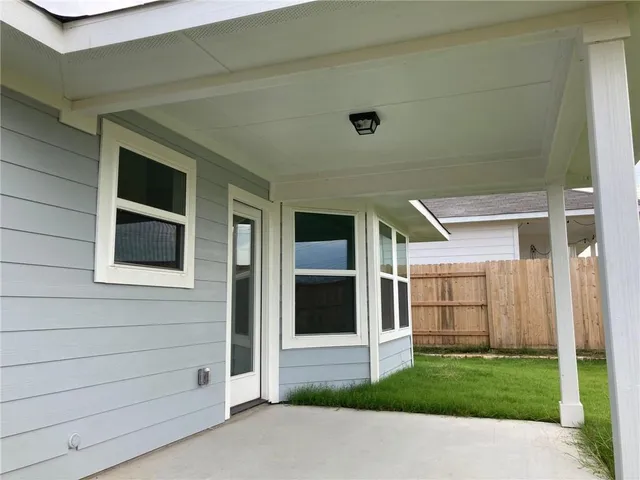$1,800 | 11716 Lago De Garda Drive, Austin, TX 78747