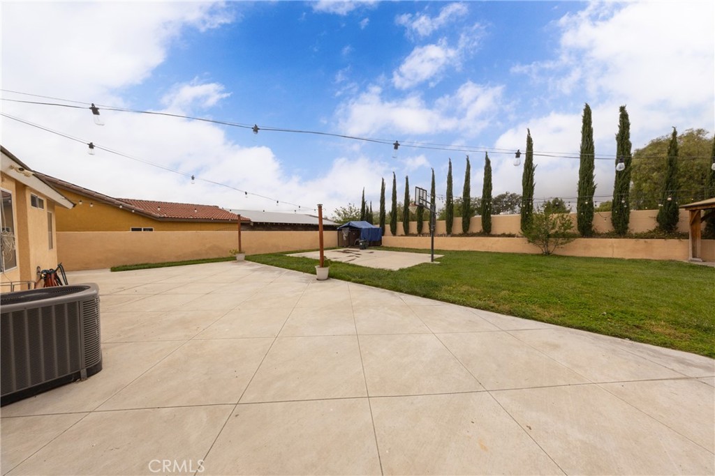 2294 North Smoketree Avenue Rialto, CA 92377 - Photo 12 of 24