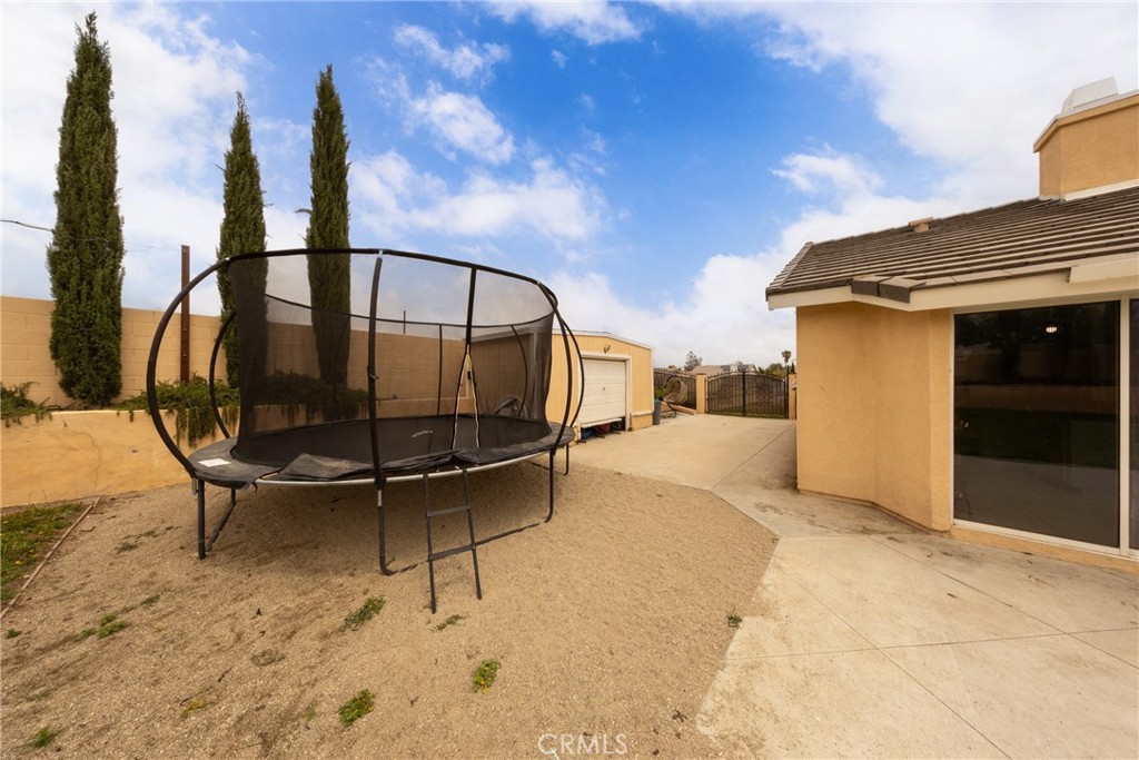 2294 North Smoketree Avenue Rialto, CA 92377 - Photo 10 of 24