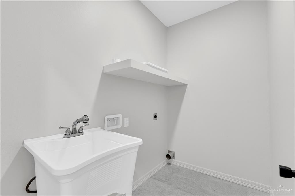 425 South 12th Street Alamo, TX 78516 - Photo 13 of 15 a bathroom with a sink and a vanity