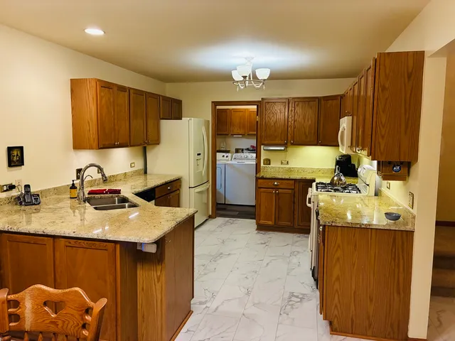 $474,999 | 13733 Steeples Road, Lemont, IL 60439