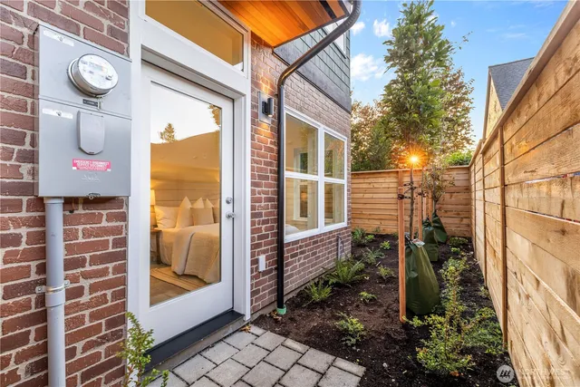 $1,198,000 | 1704 North 47th Street, Seattle, WA 98103