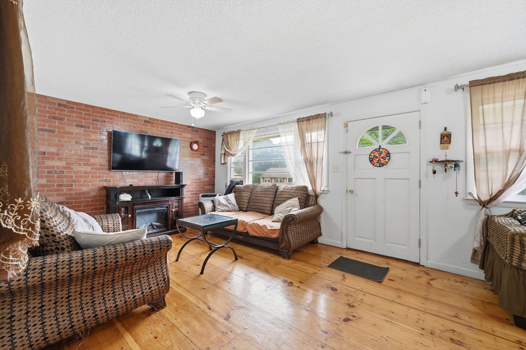 11 Mcfarlin Road Chelmsford, MA 01824 - Photo 12 of 37