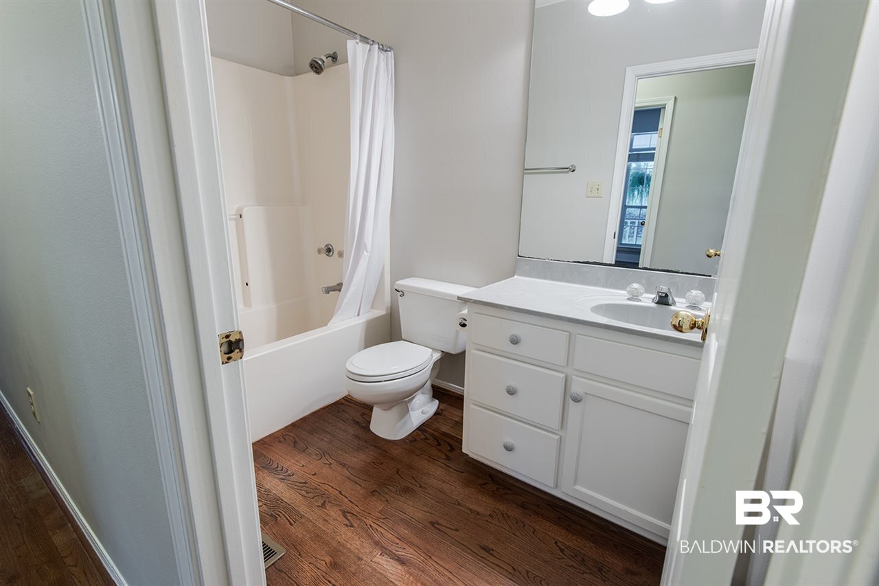 458 Ivy Circle Fairhope, AL 36532 - Photo 17 of 19 Guest Bathroom
