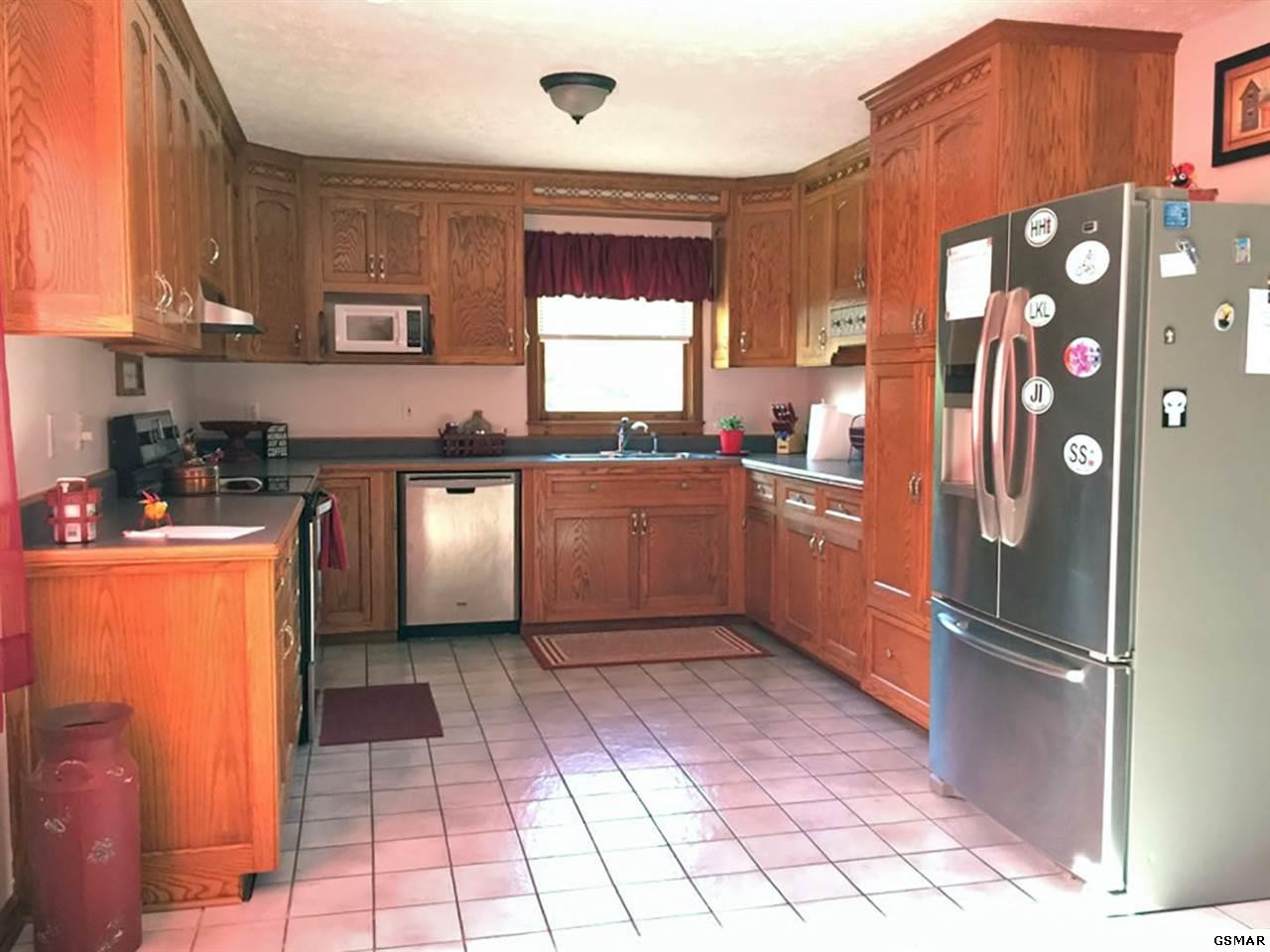 2057 Ranch Road Dandridge, TN 37725 - Photo 7 of 25 Gallery Image 7