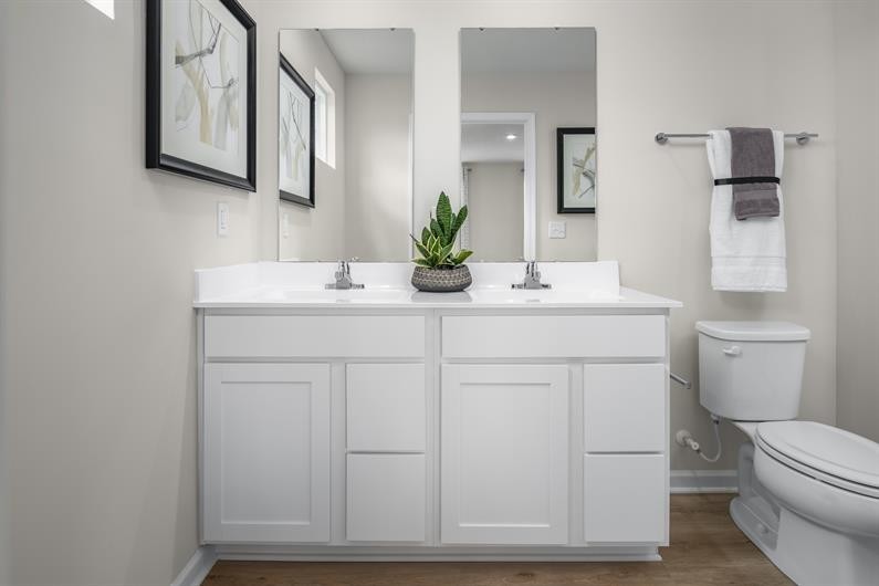 625 Merle Avenue Franklin, KY 42134 - Photo 11 of 15 a bathroom with a sink a toilet and mirror