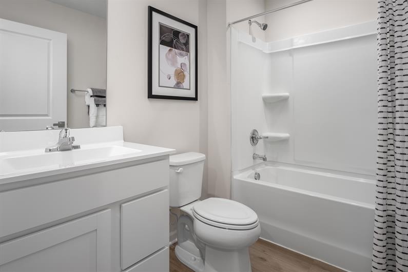 625 Merle Avenue Franklin, KY 42134 - Photo 15 of 15 a bathroom with a sink a toilet and shower