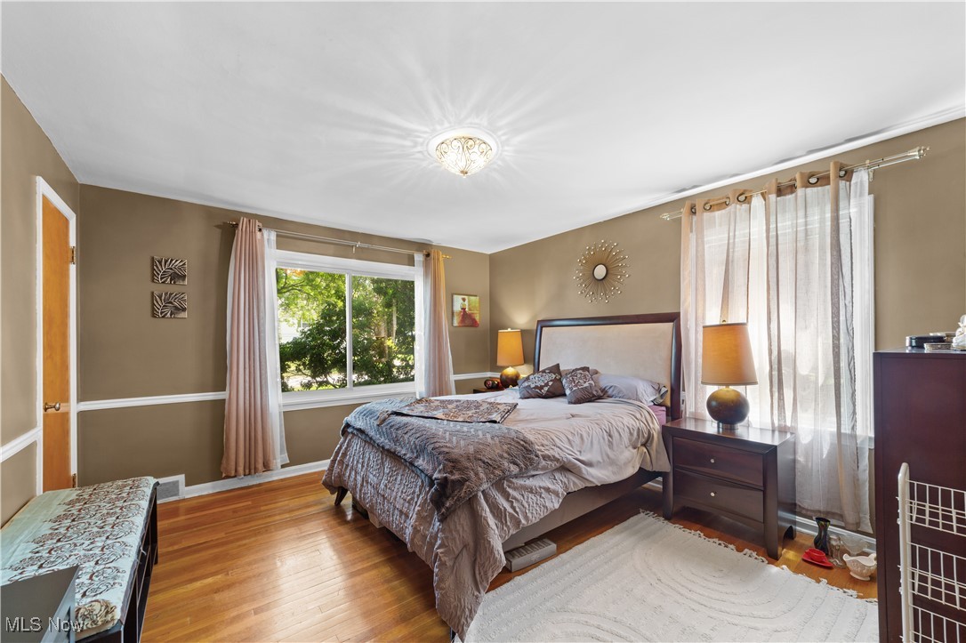 1386 Argonne Road Cleveland, OH 44121 - Photo 14 of 37