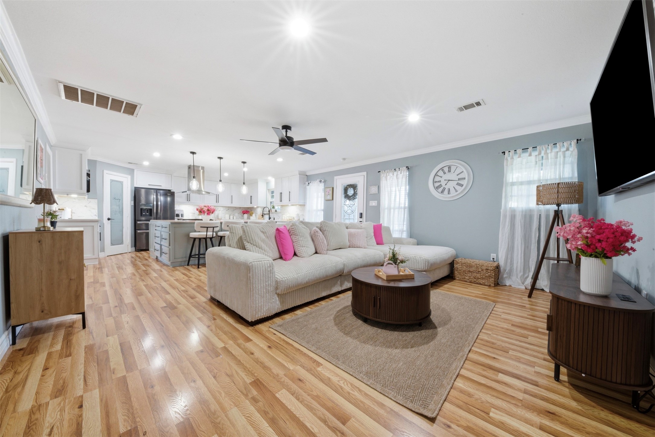 321 Reid Street Houston, TX 77022 - Photo 6 of 45
