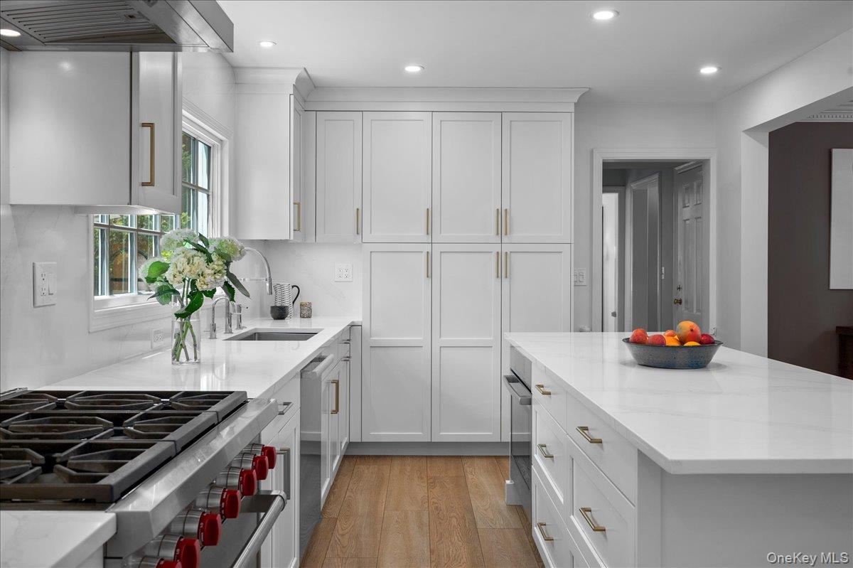 150 Kingsbury Road New Rochelle, NY 10804 - Photo 4 of 34