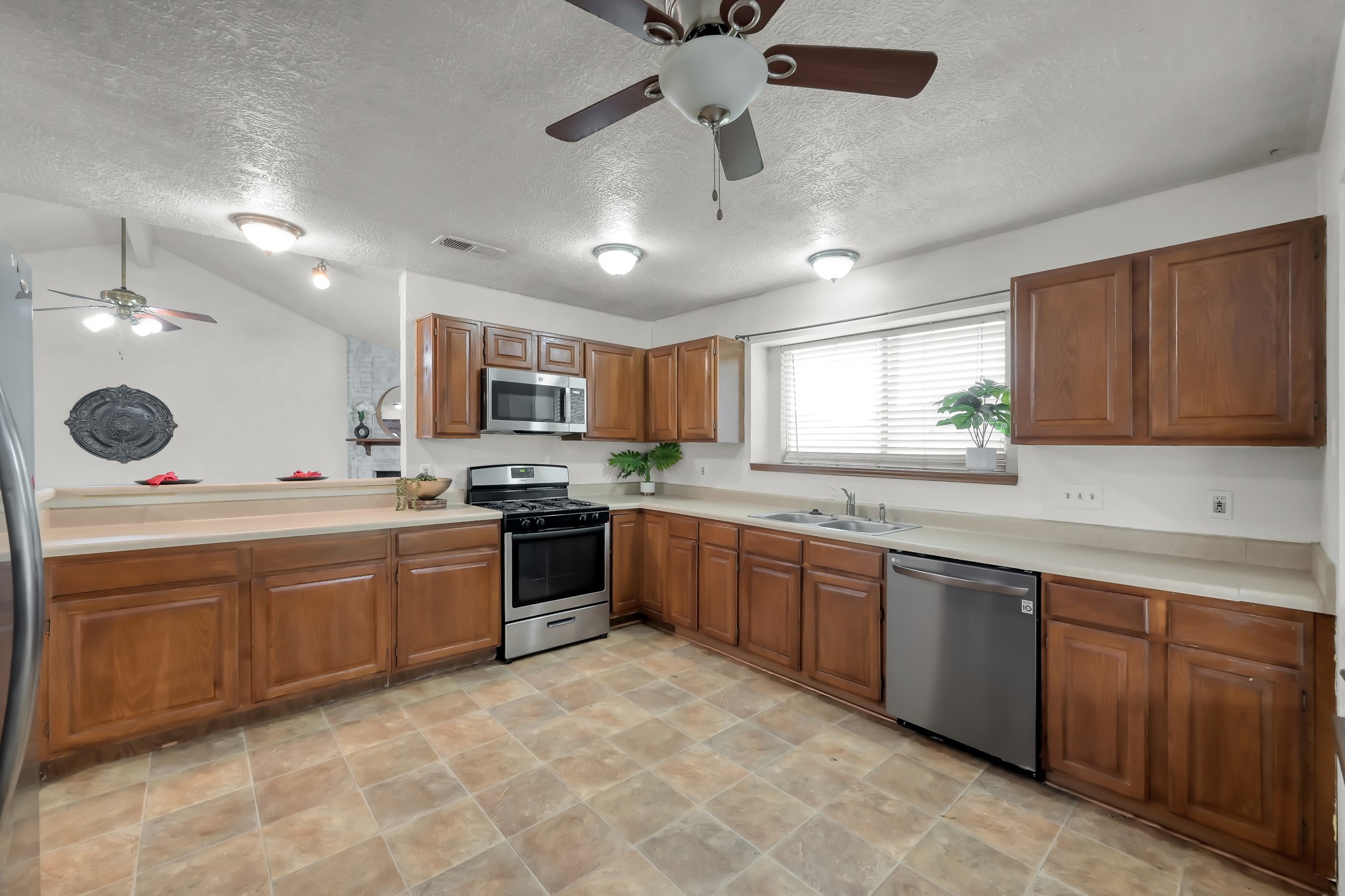 2723 Goldspring Lane Spring, TX 77373 - Photo 8 of 18