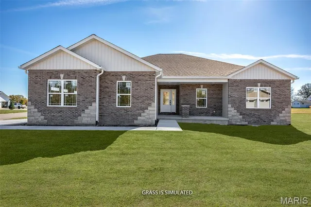 $549,000 | 1510 Kathleen Drive, Staunton, IL 62088